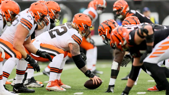 Browns-Bengals-players-lined-up-768x512